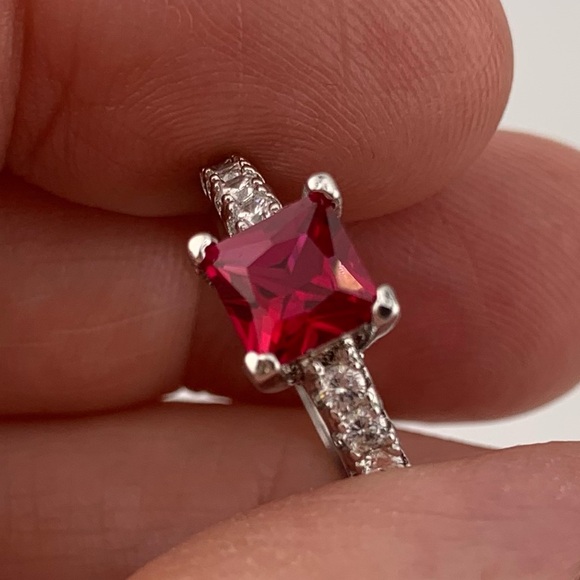 RUBY RING PRINCESS CUT 925 Sterling Silver CZ Size 6 Lab Created JULY birthstone - Picture 4 of 12